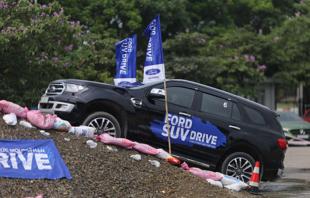 Ford SUV Drive cung An Do Ford tai SVD My Dinh